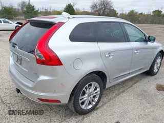 2015 Volvo XC60 T5 Drive-E Premier z VIN YV440MDB9F2613538, wystawiony jako IAAI lot #42183886 z przebiegiem 115 768 mil mil oraz . Historia ofert i sprzedaży dostępna na DreamBid. Obrazek 4.