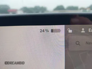 2024 Tesla Model Y Long Range z VIN 7SAYGDEE5RA260614, wystawiony jako IAAI lot #42191551 z przebiegiem 16 375 mil mil oraz . Historia ofert i sprzedaży dostępna na DreamBid. Obrazek 17.