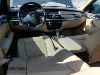 2012 BMW X5 35d z VIN 5UXZW0C51CL672406, wystawiony jako Copart lot #61686185 z przebiegiem 139 408 mil mil oraz Szkoda całkowita • Salvage title. Historia ofert i sprzedaży dostępna na DreamBid. Obrazek 8.