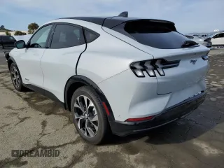 2022 Ford Mustang Mach-E Premium z VIN 3FMTK3SU7NMA49432, wystawiony jako Copart lot #36591543 z przebiegiem 993 mil mil oraz . Historia ofert i sprzedaży dostępna na DreamBid. Obrazek 2.