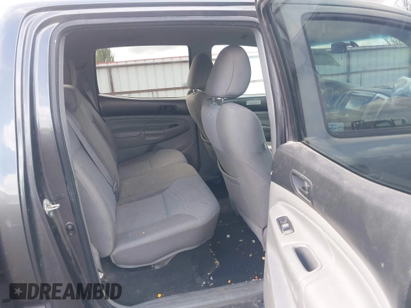 2014 Toyota Tacoma with VIN 3TMLU4EN1EM158171, listed as a IAAI auction lot 41980335 with 193,444 mi miles. Bid and sale history available at carsss.com. Image 8.