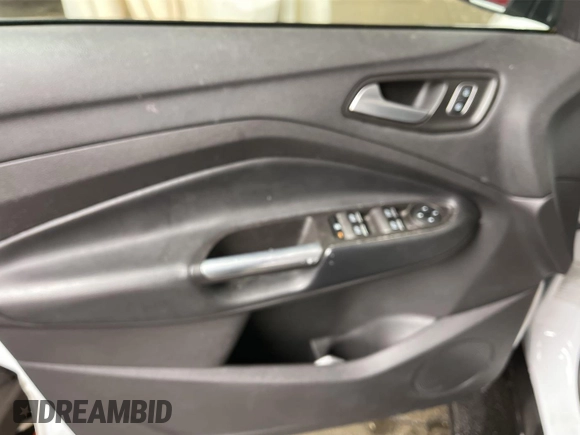 2019 Ford Escape SE with VIN 1FMCU9GDXKUC07954, listed as a IAAI auction lot 41940406 with 44,002 mi miles. Bid and sale history available at carsss.com. Image 1.