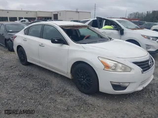2015 Nissan Altima 2.5 S with VIN 1N4AL3AP0FC293453, listed as a IAAI auction lot 40790868 with 182558 miles. Bid and sale history available at carsss.com. Image 1.