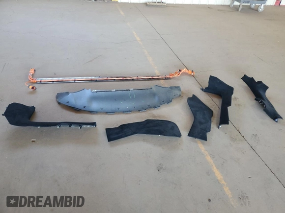 2025 Tesla Model 3 Long Range z VIN 5YJ3E1EB6SF935588, wystawiony jako Copart lot #54360605 z przebiegiem Nie podano mil oraz Szkoda całkowita • Salvage title. Historia ofert i sprzedaży dostępna na DreamBid. Obrazek 12.