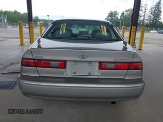 1998 Toyota Camry LE z VIN JT2BG22KXW0157647, wystawiony jako IAAI lot #42282818 z przebiegiem 267 681 mil mil oraz . Historia ofert i sprzedaży dostępna na DreamBid. Obrazek 16.