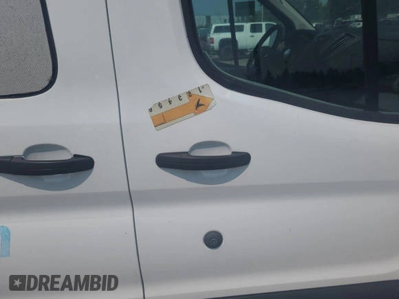 2017 Ford Transit z VIN 1FTYE1YM1HKA82547, wystawiony jako IAAI lot #42509645 z przebiegiem 312 474 mil mil oraz . Historia ofert i sprzedaży dostępna na DreamBid. Obrazek 1.