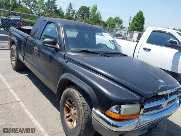 2004 Dodge Dakota SLT with VIN 1D7GL42N14S527342, listed as a IAAI auction lot 42081956 with 165,157 mi miles. Bid and sale history available at carsss.com. Image 1.