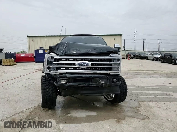 2024 Ford F-250 XL z VIN 1FT8W2BT2REE44792, wystawiony jako Copart lot #51431915 z przebiegiem Nie podano mil oraz Szkoda całkowita • Salvage title. Historia ofert i sprzedaży dostępna na DreamBid. Obrazek 13.