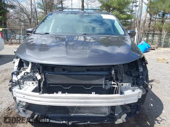 2017 Chrysler Pacifica Touring L with VIN 2C4RC1BG3HR511492, listed as a IAAI auction lot 41922578 with 139,393 mi miles and . Bid and sale history available at DreamBid. Image 13.