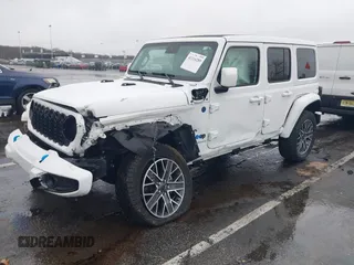2024 Jeep Wrangler High Altitude z VIN 1C4RJXU6XRW209302, wystawiony jako IAAI lot #41116289 z przebiegiem 2 862 mil mil oraz . Historia ofert i sprzedaży dostępna na DreamBid. Obrazek 2.