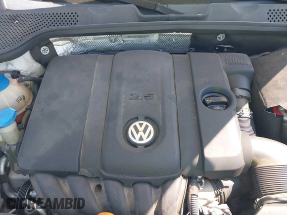 2013 Volkswagen Beetle 2.5L with VIN 3VW5P7AT3DM811617, listed as a IAAI auction lot 42055769 with 93,810 mi miles and . Bid and sale history available at DreamBid. Image 10.
