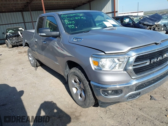 2020 Ram 1500 Big Horn z VIN 1C6SRFBT2LN200059, wystawiony jako IAAI lot #41987816 z przebiegiem 107 675 mil mil oraz . Historia ofert i sprzedaży dostępna na DreamBid. Obrazek 1.