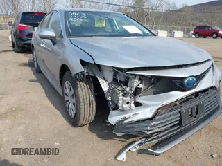 2022 Toyota Camry Hybrid LE with VIN 4T1C31AK9NU595842, listed as a IAAI auction lot 41764564 with 33,783 mi miles. Bid and sale history available at carsss.com. Image 6.