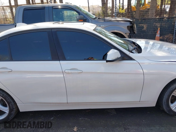 2014 BMW 3 Series 328i xDrive with VIN WBA3B3C55EJ979836, listed as a IAAI auction lot 41886624 with 140,684 mi miles. Bid and sale history available at carsss.com. Image 13.