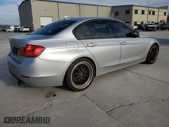2013 BMW 3 Series 335i z VIN WBA3A9G58DNP35704, wystawiony jako Copart lot #88901535 z przebiegiem 126 492 mil mil oraz Szkoda całkowita • Salvage title. Historia ofert i sprzedaży dostępna na DreamBid. Obrazek 3.