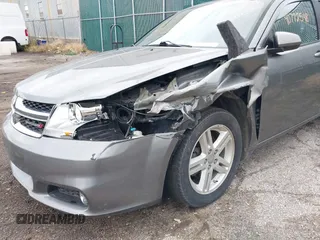 2013 Dodge Avenger SXT z VIN 1C3CDZCG0DN521540, wystawiony jako IAAI lot #40772548 z przebiegiem 145 455 mil mil oraz . Historia ofert i sprzedaży dostępna na DreamBid. Obrazek 6.