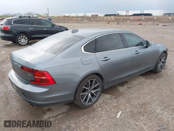 2018 Volvo S90 Momentum z VIN LVY982AK1JP025728, wystawiony jako IAAI lot #41930159 z przebiegiem 80 056 mil mil oraz . Historia ofert i sprzedaży dostępna na DreamBid. Obrazek 4.