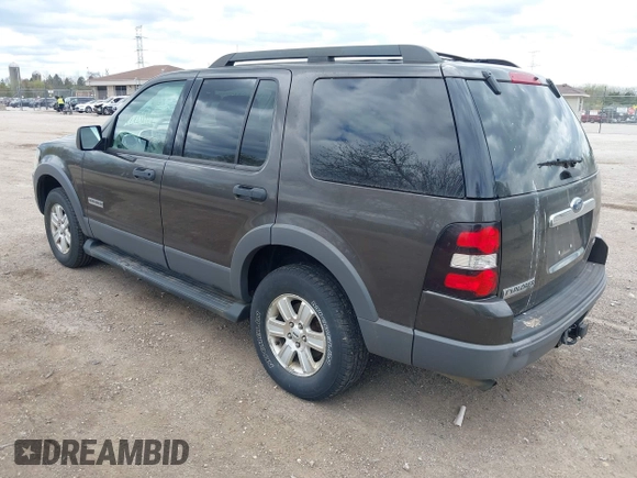 2006 Ford Explorer XLT z VIN 1FMEU73E26UB61439, wystawiony jako IAAI lot #42201161 z przebiegiem 257 907 mil mil oraz . Historia ofert i sprzedaży dostępna na DreamBid. Obrazek 3.