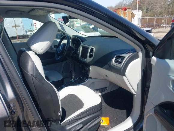 2020 Jeep Compass Latitude z VIN 3C4NJDBB3LT148966, wystawiony jako IAAI lot #41899107 z przebiegiem 35 782 mil mil oraz . Historia ofert i sprzedaży dostępna na DreamBid. Obrazek 5.