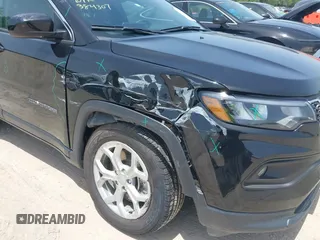 2024 Jeep Compass Latitude с VIN 3C4NJDBN4RT111850, выставлен на аукционе IAAI как лот 42771963 с пробегом 40 626 миль миль и . История ставок и продаж доступна на DreamBid. Изображение 6.
