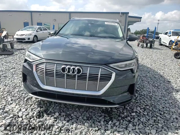 2019 Audi e-tron Premium Plus z VIN WA1LAAGE8KB024694, wystawiony jako Copart lot #54429195 z przebiegiem 46 534 mil mil oraz Szkoda całkowita • Salvage title. Historia ofert i sprzedaży dostępna na DreamBid. Obrazek 15.