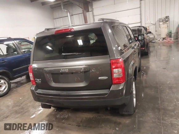 2016 Jeep Patriot Latitude with VIN 1C4NJRFB4GD522942, listed as a IAAI auction lot 40929024 with 86,954 mi miles. Bid and sale history available at carsss.com. Image 16.