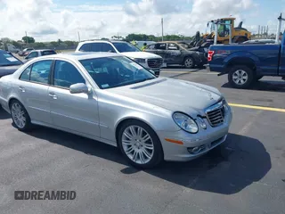 2008 Mercedes-Benz E 350 Luxury z VIN WDBUF56X58B351941, wystawiony jako IAAI lot #42224527 z przebiegiem 65 337 mil mil oraz . Historia ofert i sprzedaży dostępna na DreamBid. Obrazek 1.