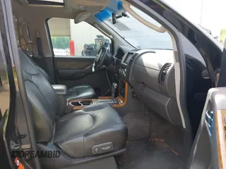 2005 Nissan Pathfinder XE z VIN 5N1AR18W15C722121, wystawiony jako IAAI lot #42465968 z przebiegiem 169 283 mil mil oraz . Historia ofert i sprzedaży dostępna na DreamBid. Obrazek 5.