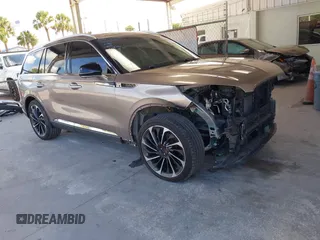 2020 Lincoln Aviator Reserve z VIN 5LM5J7XC0LGL10343, wystawiony jako IAAI lot #42486201 z przebiegiem 62 418 mil mil oraz . Historia ofert i sprzedaży dostępna na DreamBid. Obrazek 1.