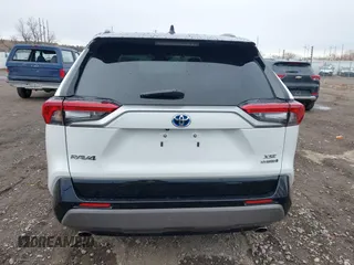 2024 Toyota RAV4 Hybrid XSE with VIN 2T3E6RFV3RW066031, listed as a IAAI auction lot 41736142 with 8,007 mi miles. Bid and sale history available at carsss.com. Image 17.