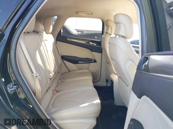 2017 Lincoln MKC Premiere z VIN 5LMCJ1C96HUL33651, wystawiony jako IAAI lot #41999911 z przebiegiem 114 723 mil mil oraz . Historia ofert i sprzedaży dostępna na DreamBid. Obrazek 8.