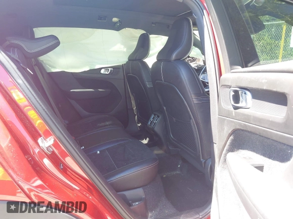 2019 Volvo XC40 Momentum with VIN YV4162XZ9K2019184, listed as a IAAI auction lot 41839804 with 56,675 mi miles. Bid and sale history available at carsss.com. Image 8.