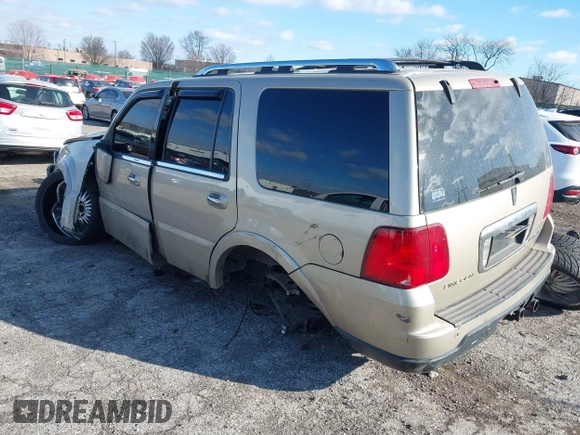 2006 Lincoln Navigator Luxury with VIN 5LMFU28556LJ11069, listed as a IAAI auction lot 41336059 with 117,003 mi miles. Bid and sale history available at carsss.com. Image 3.