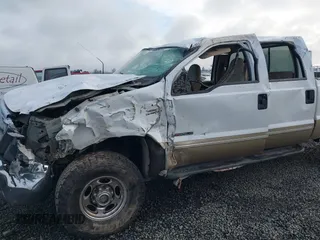 2000 Ford Super Duty F-250 XL with VIN 1FTNW21F8YEA59623, listed as a IAAI auction lot 41263825 with 371,405 mi miles. Bid and sale history available at carsss.com. Image 6.