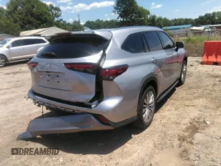 2023 Toyota Highlander L z VIN 5TDKDRAH7PS047667, wystawiony jako IAAI lot #42346321 z przebiegiem 24 917 mil mil oraz . Historia ofert i sprzedaży dostępna na DreamBid. Obrazek 4.