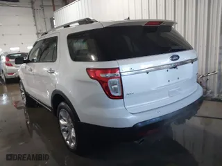 2011 Ford Explorer XLT with VIN 1FMHK8D87BGA80074, listed as a IAAI auction lot 41413130 with 281,198 mi miles. Bid and sale history available at carsss.com. Image 3.