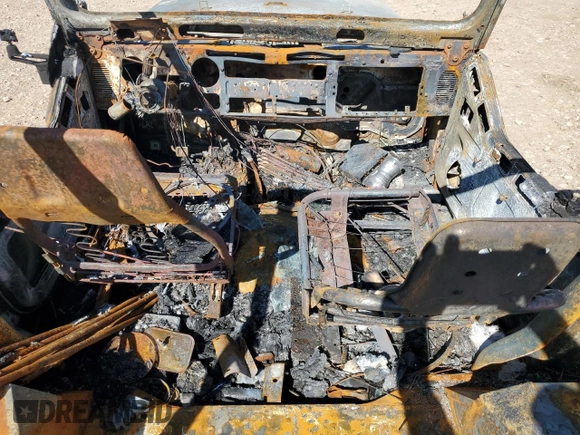 1992 Jeep Wrangler z VIN 2J4FY19P5NJ502467, wystawiony jako Copart lot #77054933 z przebiegiem Nie podano mil oraz Czysty tytuł • Clean title. Historia ofert i sprzedaży dostępna na DreamBid. Obrazek 8.
