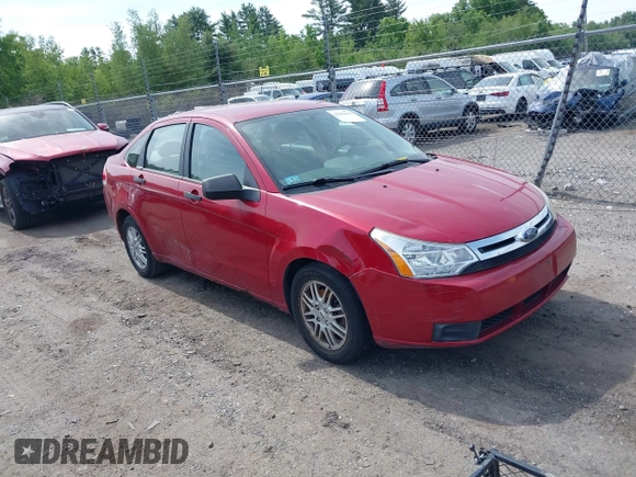 2009 Ford Focus SE z VIN 1FAHP35N89W153231, wystawiony jako IAAI lot #42353634 z przebiegiem 119 297 mil mil oraz . Historia ofert i sprzedaży dostępna na DreamBid. Obrazek 1.