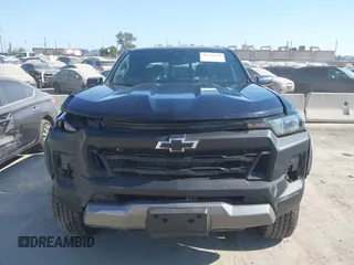2024 Chevrolet Colorado 4WD Trail Boss z VIN 1GCPTEEK5R1144549, wystawiony jako IAAI lot #42754175 z przebiegiem Nie podano mil oraz . Historia ofert i sprzedaży dostępna na DreamBid. Obrazek 12.