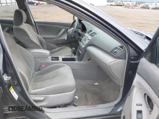 2008 Toyota Camry LE z VIN 4T4BE46K98R035264, wystawiony jako IAAI lot #42271383 z przebiegiem 260 977 mil mil oraz . Historia ofert i sprzedaży dostępna na DreamBid. Obrazek 5.