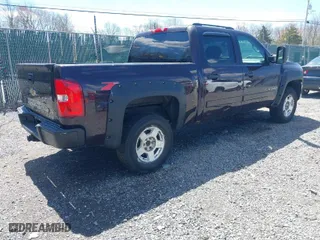 2008 Chevrolet Silverado 1500 LT w/1LT with VIN 2GCEK13M781169033, listed as a IAAI auction lot 42046307 with 153,468 mi miles. Bid and sale history available at carsss.com. Image 4.