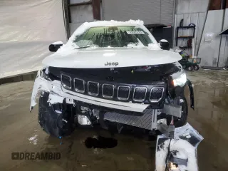 2022 Jeep Compass Latitude with VIN 3C4NJDBB0NT208091, listed as a Copart auction lot 43865705 with 6,761 mi miles and Salvage Title. Bid and sale history available at DreamBid. Image 5.