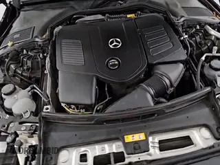 2024 Mercedes-Benz C 300 z VIN W1KAF4GB7RR220039, wystawiony jako Copart lot #86093545 z przebiegiem 11 785 mil mil oraz Czysty tytuł • Clean title. Historia ofert i sprzedaży dostępna na DreamBid. Obrazek 14.