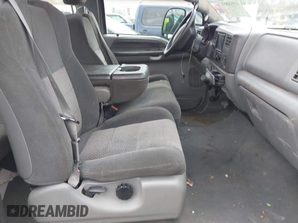2003 Ford Super Duty F-250 XL with VIN 1FTNX21F33EA47739, listed as a IAAI auction lot 41914651 with 300,398 mi miles. Bid and sale history available at carsss.com. Image 5.