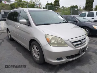 2005 Honda Odyssey EX with VIN 5FNRL38405B422124, listed as a IAAI auction lot 42052623 with 238,130 mi miles. Bid and sale history available at carsss.com. Image 1.