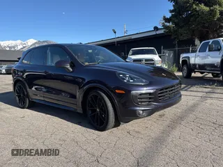 2018 Porsche Cayenne z VIN WP1AA2A22JKA07419, wystawiony jako Copart lot #55361725 z przebiegiem 26 908 mil mil oraz Szkody całkowita. Historia ofert i sprzedaży dostępna na DreamBid. Obrazek 1.