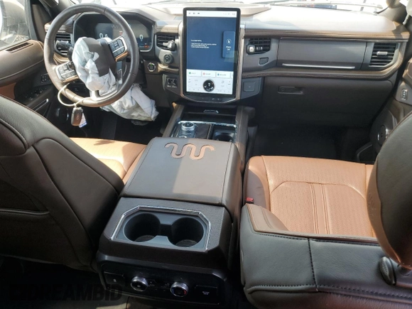 2023 Ford Expedition z VIN 1FMJU1P86PEA38206, wystawiony jako Copart lot #56640225 z przebiegiem 20 534 mil mil oraz Szkoda całkowita • Salvage title. Historia ofert i sprzedaży dostępna na DreamBid. Obrazek 8.
