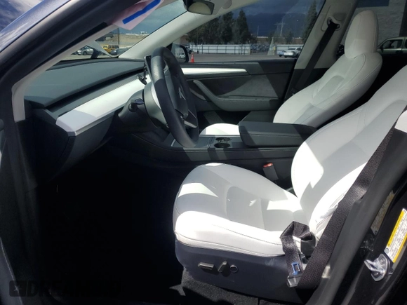 2024 Tesla Model Y z VIN 7SAYGDED1RF089192, wystawiony jako Copart lot #48752085 z przebiegiem 7 643 mil mil oraz Szkoda całkowita • Salvage title. Historia ofert i sprzedaży dostępna na DreamBid. Obrazek 7.