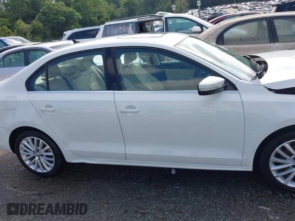 2016 Volkswagen Jetta SEL z VIN 3VWL07AJ0GM376263, wystawiony jako IAAI lot #42728100 z przebiegiem 213 315 mil mil oraz . Historia ofert i sprzedaży dostępna na DreamBid. Obrazek 13.