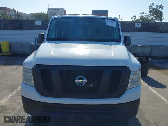 2018 Nissan NV Cargo S z VIN 1N6BF0KM4JN814628, wystawiony jako IAAI lot #42282183 z przebiegiem 128 289 mil mil oraz . Historia ofert i sprzedaży dostępna na DreamBid. Obrazek 13.